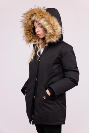 CAPPOTTO tipo parka con tasche diagonali e pelliccia sul cappuccio