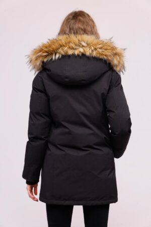 CAPPOTTO tipo parka con tasche diagonali e pelliccia sul cappuccio