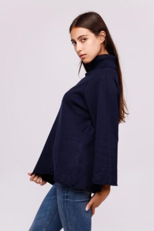 MAGLIA dolcevita con ricamo e bordi risvoltati