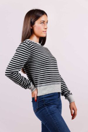MAGLIA a righe con girocollo a costine e orli a contrasto