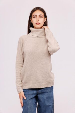 MAGLIA dolcevita con orli a costine e ricami