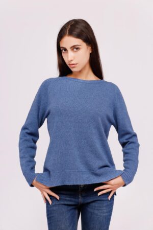 MAGLIA girocollo con orli e collo a costine e spacchetti laterali al fondo