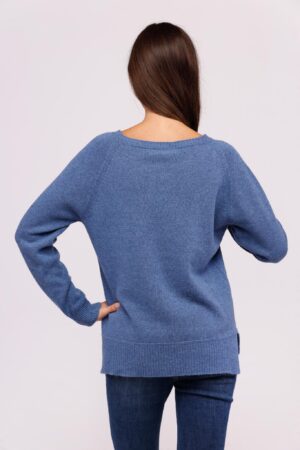 MAGLIA girocollo con orli e collo a costine e spacchetti laterali al fondo
