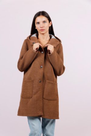 CAPPOTTO lungo con bottoni a pressione e cappuccio