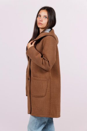 CAPPOTTO lungo con bottoni a pressione e cappuccio
