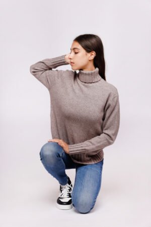 MAGLIA dolcevita con bordi alti a coste