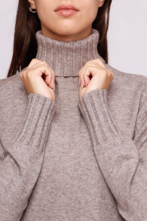 MAGLIA dolcevita con bordi alti a coste