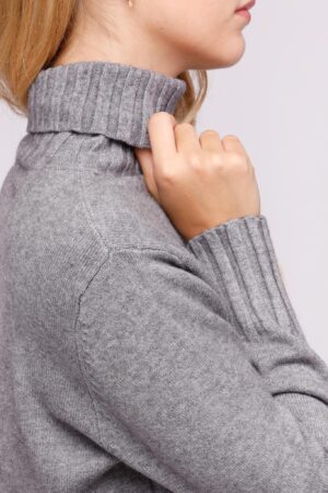 MAGLIA dolcevita con bordi alti a coste