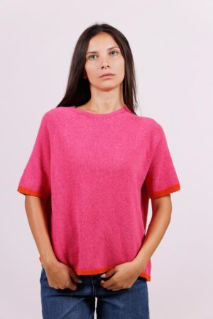 MAGLIA a manica corta con bordi a contrasto e ricami in rilievo