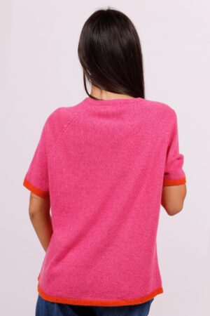 MAGLIA a manica corta con bordi a contrasto e ricami in rilievo