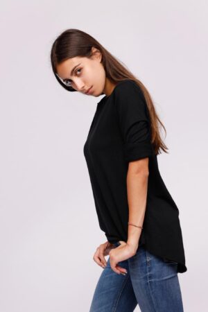 MAGLIA girocollo con manica a tre quarti e fondo arrotondato