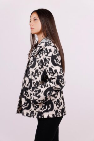 CAPPOTTO corto con stampa fantasia con cappuccio e tasche diagonali a filetto