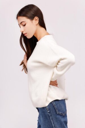 MAGLIA con collo a barchetta monocolore e orli a costine