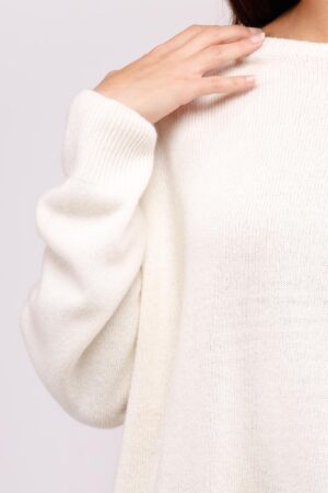 MAGLIA con collo a barchetta monocolore e orli a costine