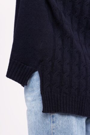 CARDIGAN con scollo a V chiusura a trebottoncini orli a costine