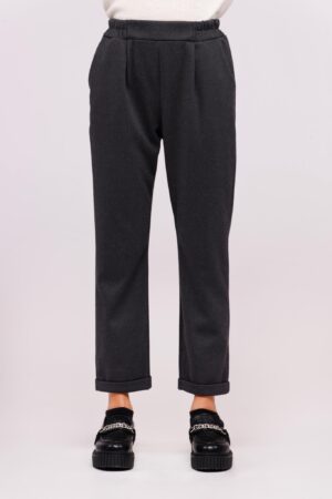 PANTALONE con elastico in vita pieghe sul davanti e risvolti alle caviglie