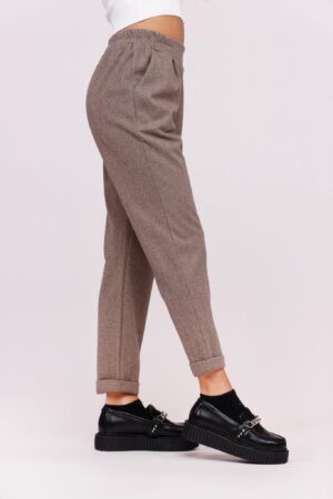 PANTALONE con elastico in vita pieghe sul davanti e risvolti alle caviglie