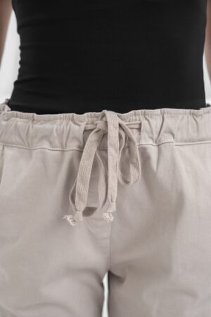 PANTALONE casual con legaccio e risvolti