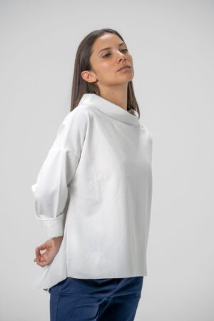 BLUSA manica a tre quarti collo a barchetta taglio irregolare