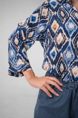 BLUSA in denim con legaccio in vita e risvolti