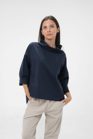BLUSA manica a tre quarti con girocollo e spacchetti laterali sul bordo