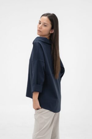 BLUSA manica a tre quarti con girocollo e spacchetti laterali sul bordo