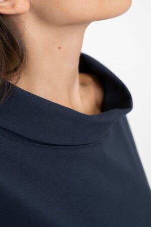 BLUSA manica a tre quarti con girocollo e spacchetti laterali sul bordo