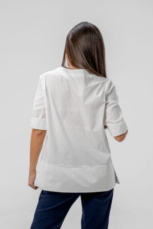 BLUSA manica a tre quarti con girocollo e spacchetti laterali sul bordo