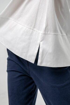 BLUSA manica a tre quarti con girocollo e spacchetti laterali sul bordo