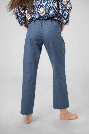 PANTALONE in denim con legaccio in vita e risvolti