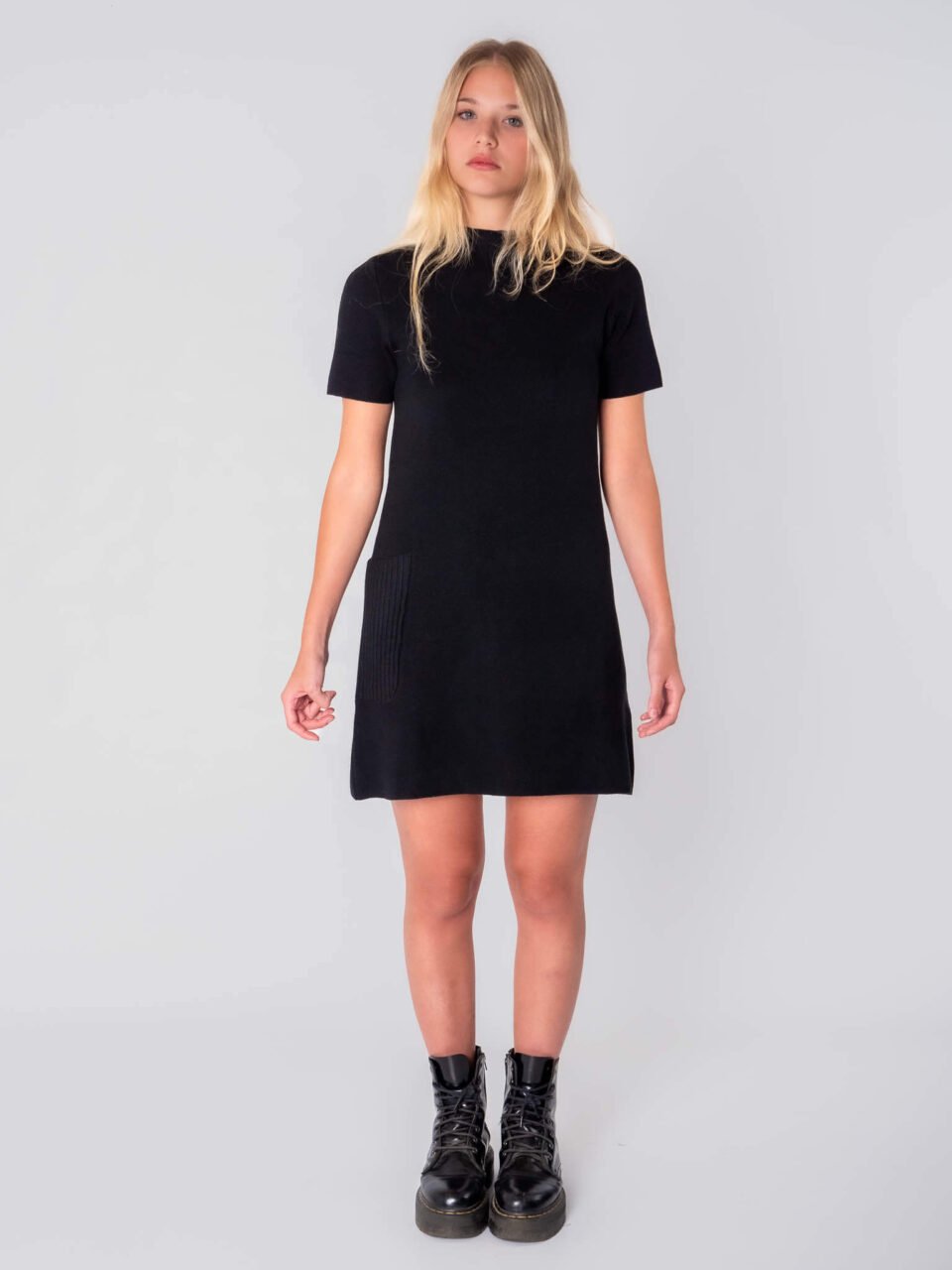 ABITO IN MAGLIA con collo alto tascone laterale e manica corta ONEWORLD HYBRID