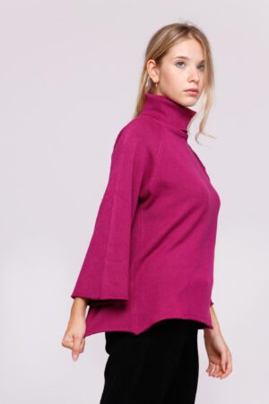 MAGLIA dolcevita con ricamo e bordi risvoltati