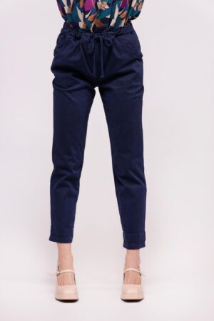 PANTALONE casual con cordino in vita e risvolti