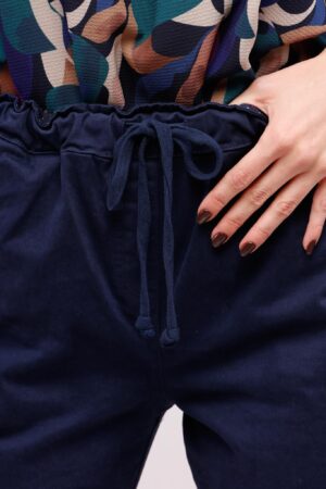 PANTALONE casual con cordino in vita e risvolti