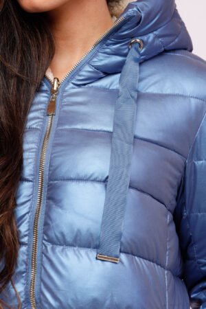 CAPPOTTO piumino lungo con nastro di chiusura sul cappuccio