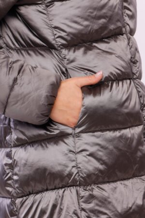 CAPPOTTO piumino lungo trapuntato con elastico con gancio di chiusura sul cappuccio