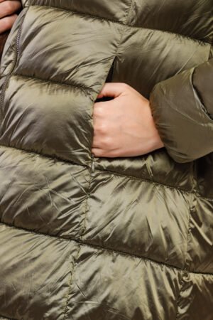 CAPPOTTO piumino lungo trapuntato con elastico con gancio di chiusura sul cappuccio