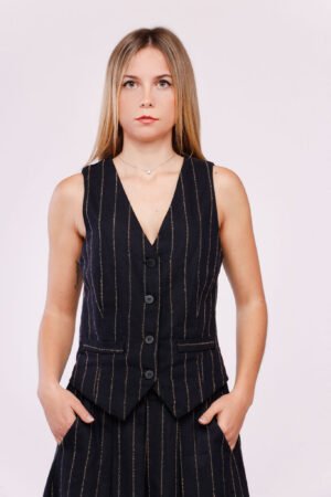 GILET gessato con bottoni ad asola e taschini decorativi