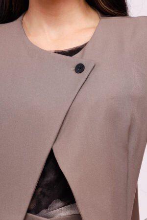 GILET elegante con chiusura diagonale a un bottone