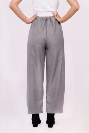 PANTALONE elegante a palazzo con pieghe e cuciture esterne