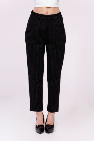 PANTALONE rigato con elastico in vita e risvolti alle caviglie