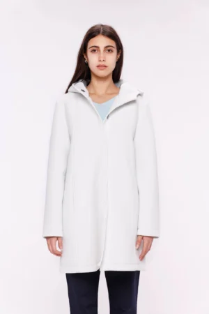 CAPPOTTO in tessuto piquet con tasche a filetto verticali e cuciture esterne