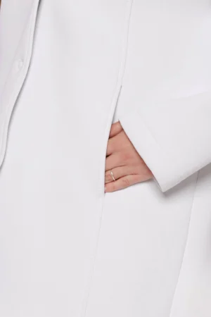 CAPPOTTO in tessuto piquet con tasche a filetto verticali e cuciture esterne