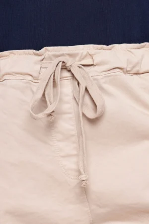 PANTALONI casual con cordino in vita e risvolti