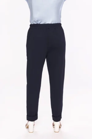 PANTALONE con risvolti alle caviglie tasche laterali ed elastico in vita