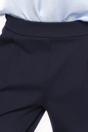 PANTALONE con risvolti alle caviglie tasche laterali ed elastico in vita