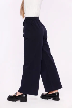 PANTALONE taglio classico con cucitura alta al fondo e taschine laterali