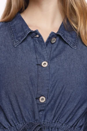 BLUSA denim comoda con cordino regolatore in vita e bottoni metallici sullo scollo
