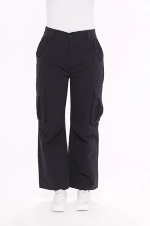 PANTALONE modello cargo con comode tasche laterali e cordino regolatore in vita
