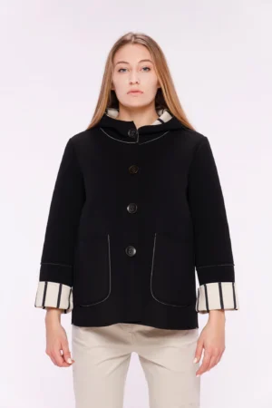 CAPPOTTO corto con cappuccio e interno a righe